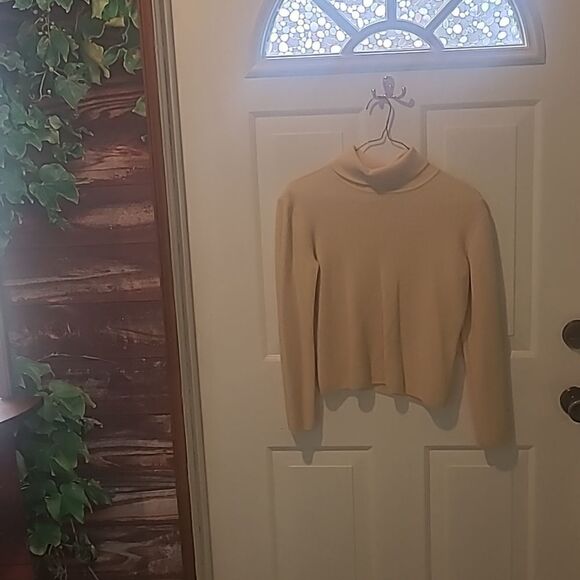 Liz Claiborn Large Pale Yellow Turtleneck Sweater - Picture 1 of 6